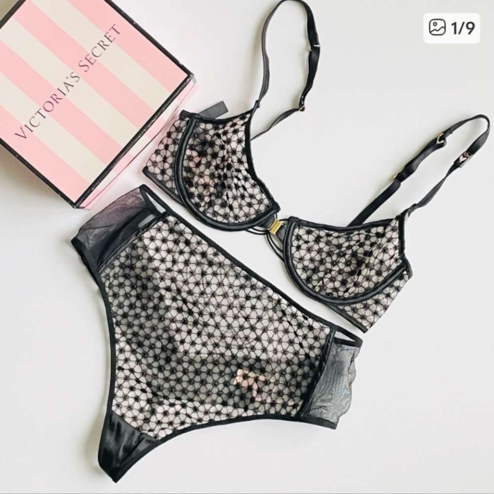 Victoria’s Secret Unlined Front-Clasp Bra